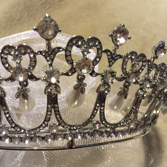 New Royal Tiara fit for a Princess - Picture 5 of 9